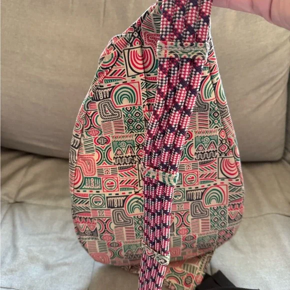 Kavu Multicolor Geometric Sling Bag - Picture 4 of 5